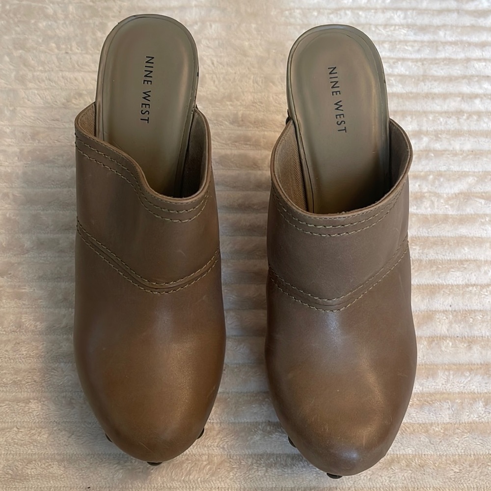 New Nine West Clogs green Size 10